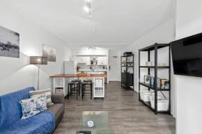 Central to…everything! 1Bed/1Bath/1Car/CBD Views